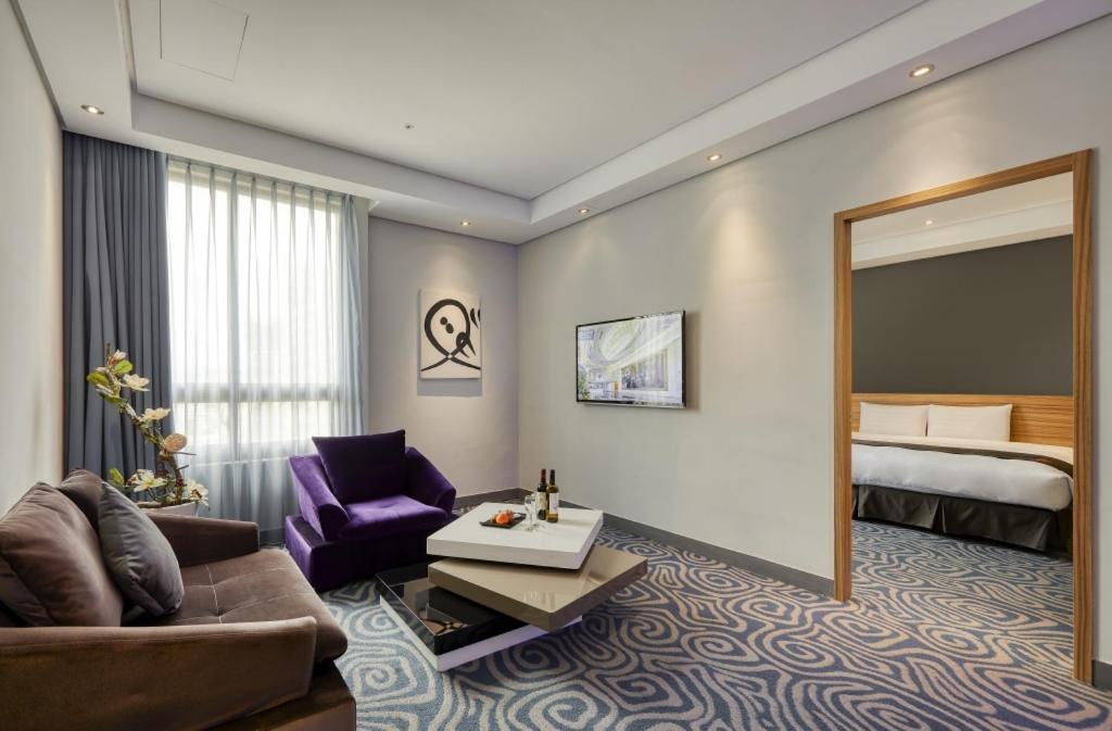 Golden Tulip - Aesthetics Hotel Zhunan Bagian luar foto