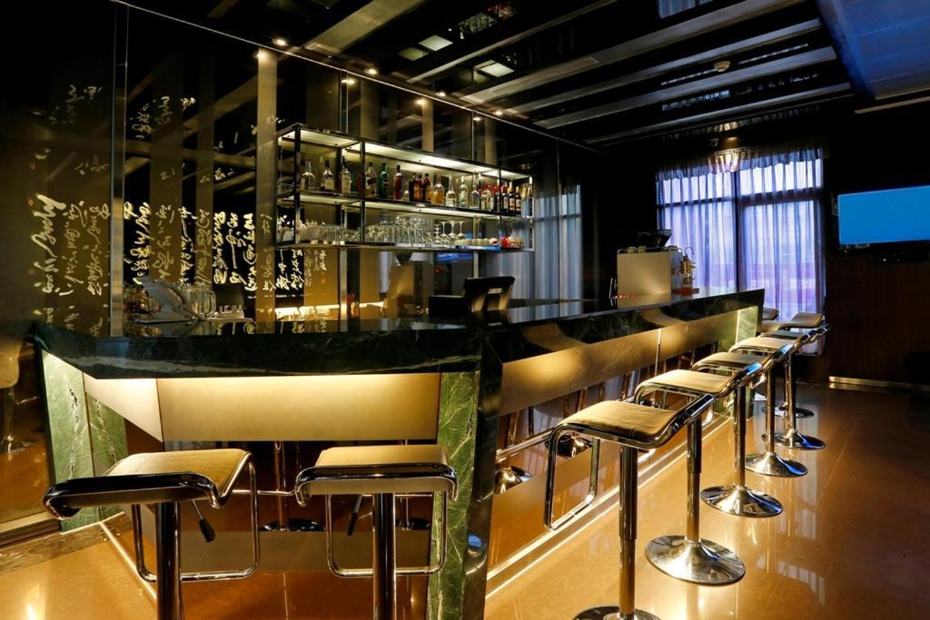 Golden Tulip - Aesthetics Hotel Zhunan Bagian luar foto