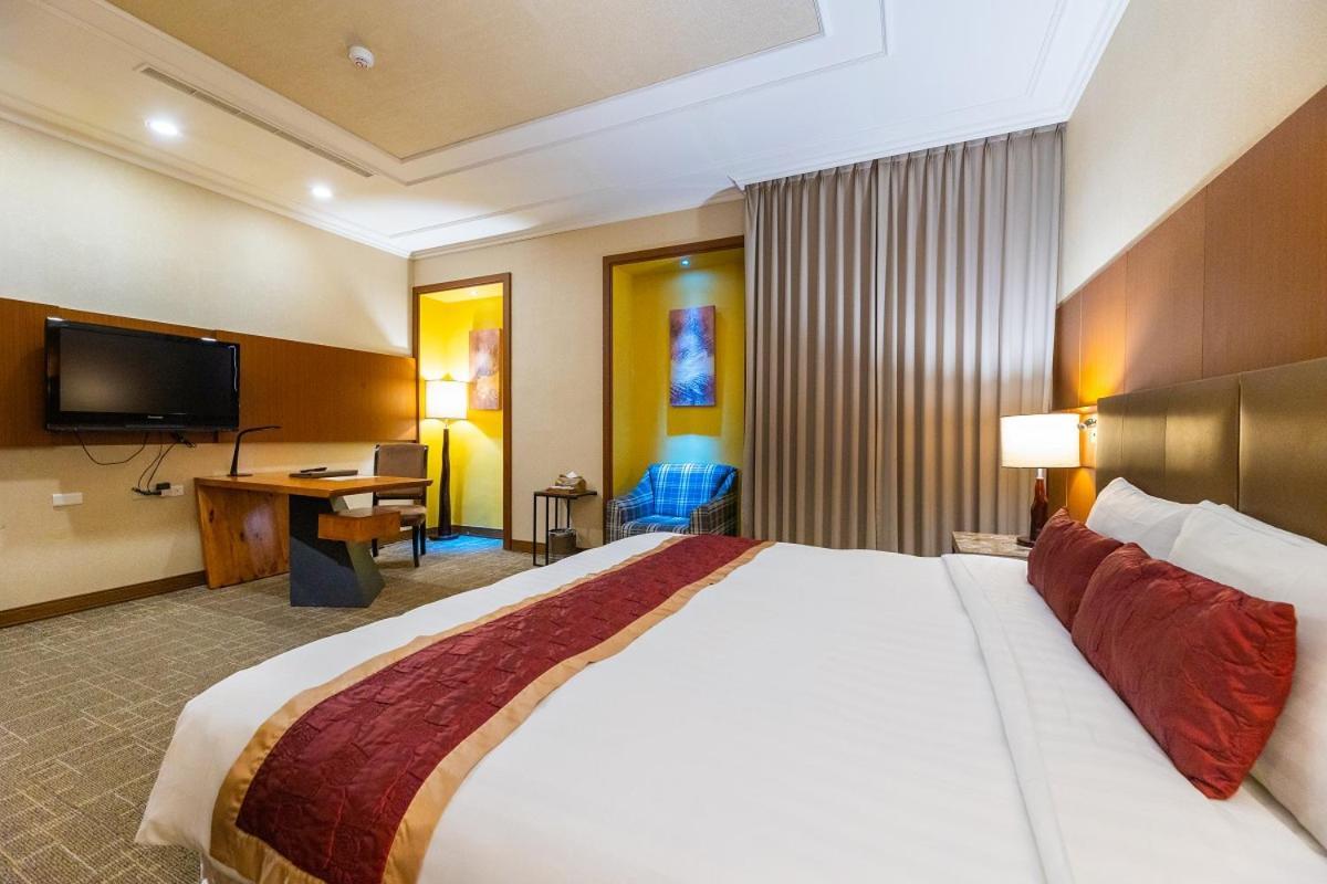 Golden Tulip - Aesthetics Hotel Zhunan Bagian luar foto