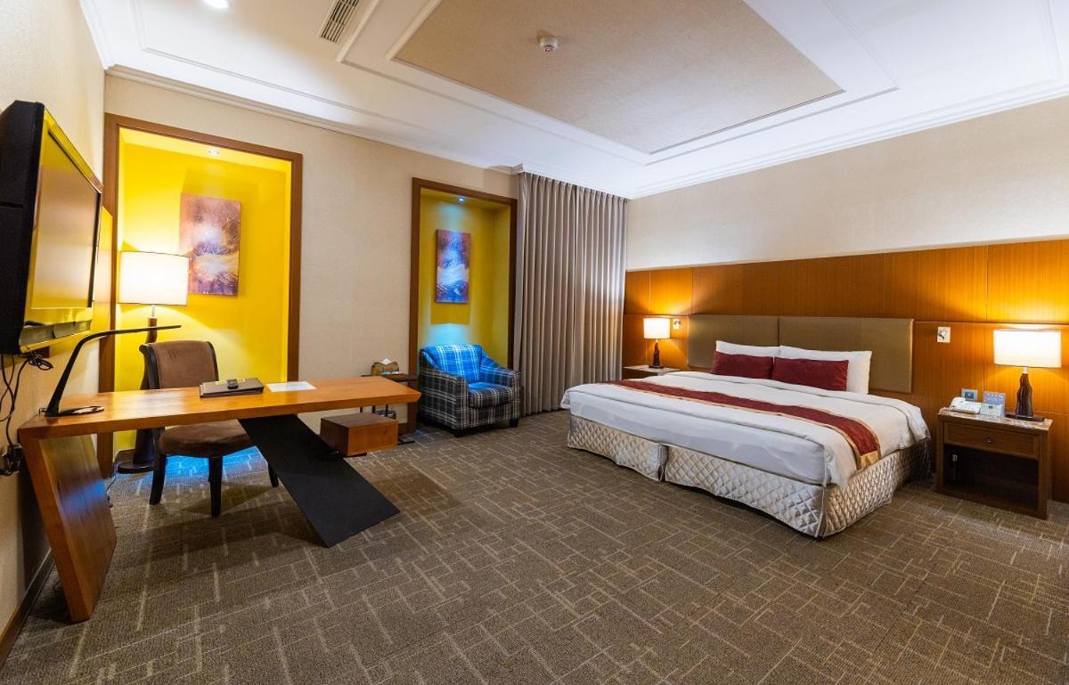 Golden Tulip - Aesthetics Hotel Zhunan Bagian luar foto