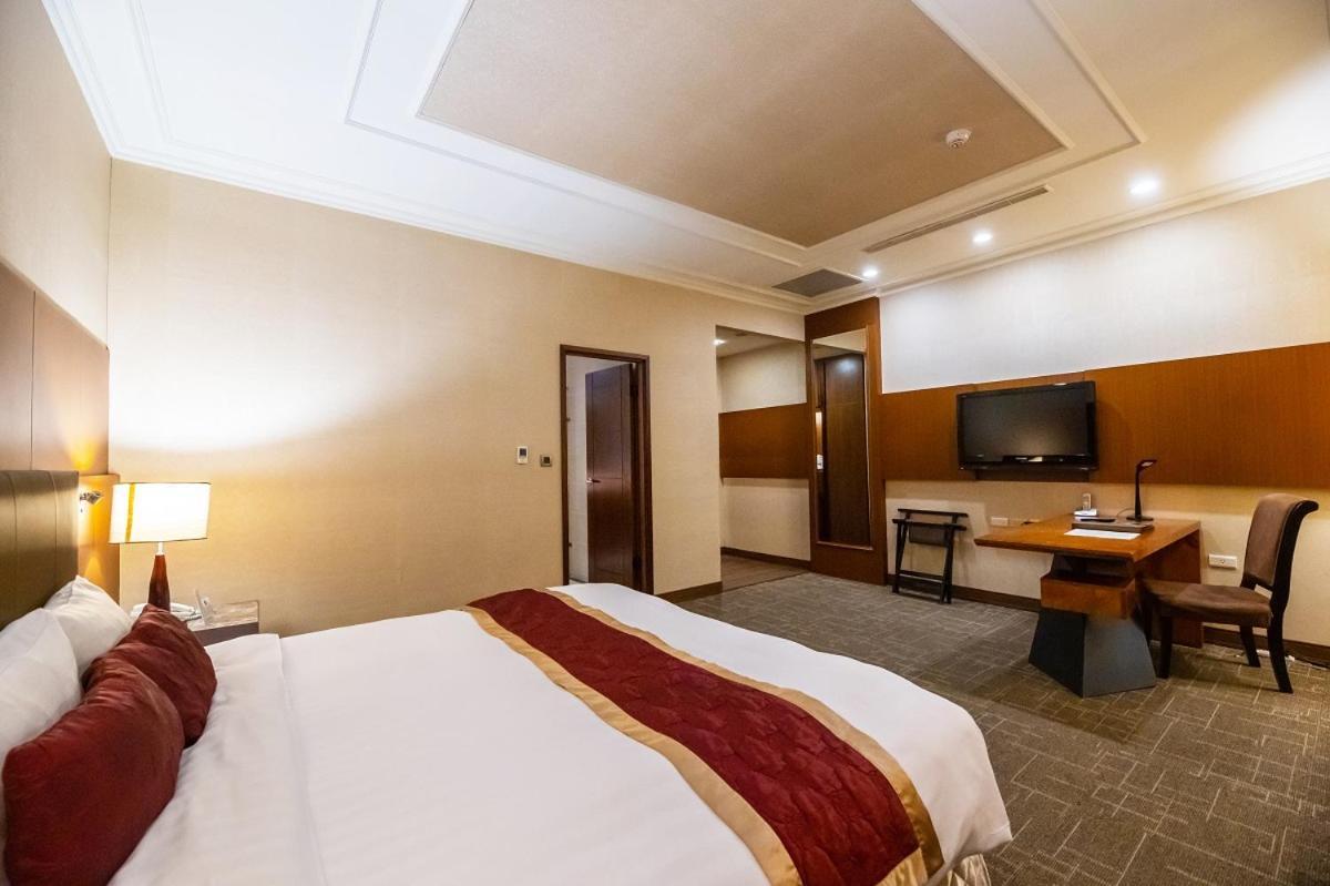 Golden Tulip - Aesthetics Hotel Zhunan Bagian luar foto