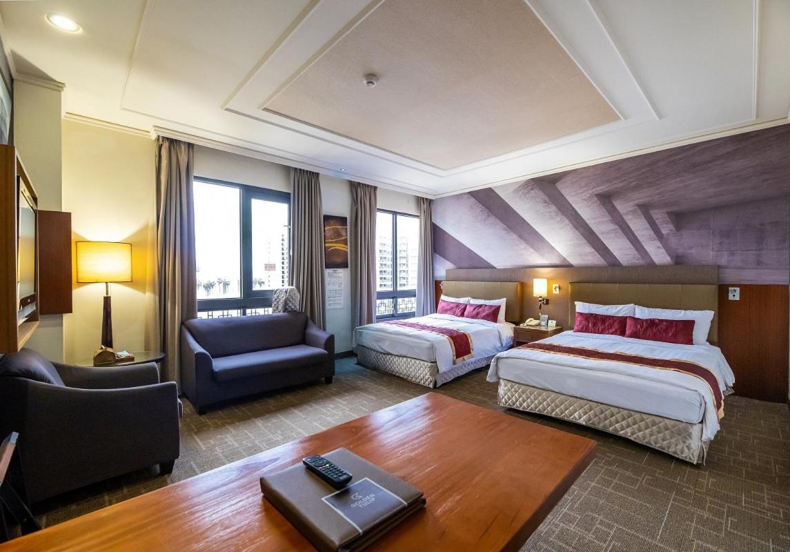 Golden Tulip - Aesthetics Hotel Zhunan Bagian luar foto