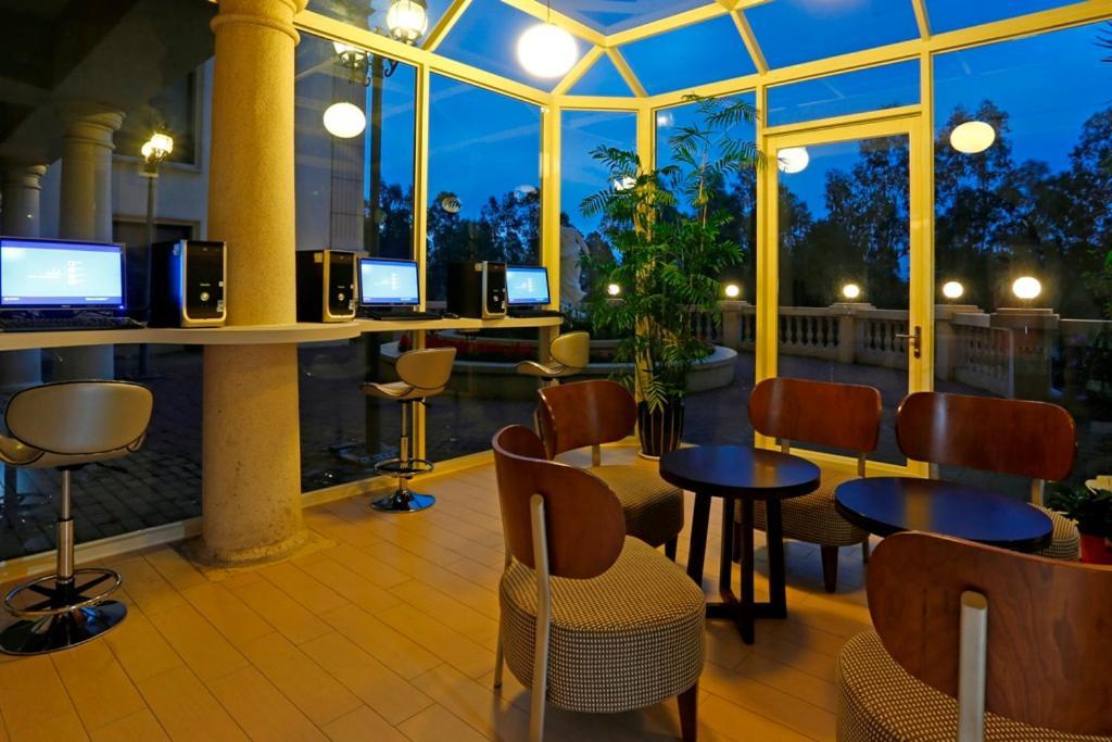 Golden Tulip - Aesthetics Hotel Zhunan Bagian luar foto